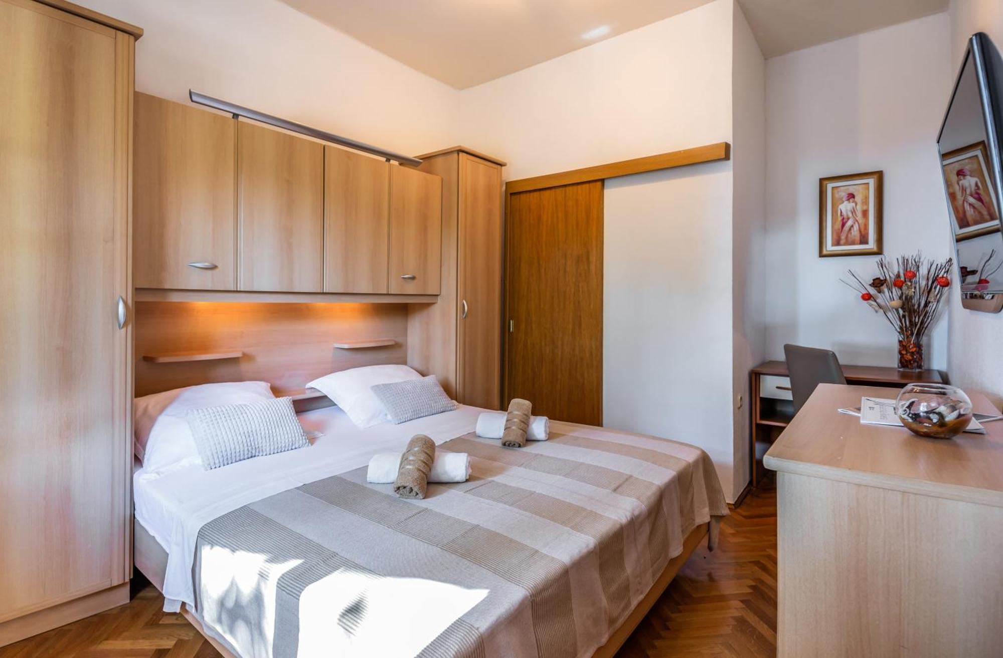 Apartmani Lovrenco Krvavica Buitenkant foto